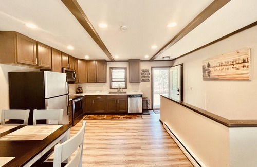Lake Shore Estates Casa | Castle Rock Lakefront Home, with pier, sand bottom, and wrap around deck