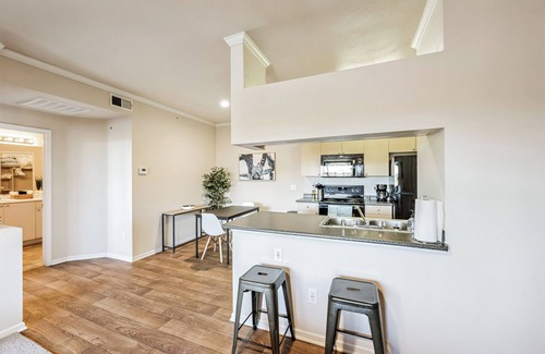 Castle Rock Apartamento | Castle Rock Retreat w/queen bed, pool & hot tub