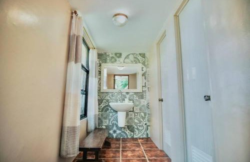 Catmon Casa | Castle Shore
