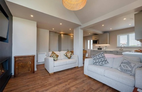 Bamburgh Cabaña | CASTLE VIEW (BAMBURGH), pet friendly, with a garden in Bamburgh