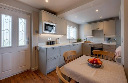 Bamburgh Cabaña | CASTLE VIEW (BAMBURGH), pet friendly, with a garden in Bamburgh
