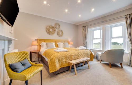 Bamburgh Casa | Castle View by Coast & Country Stays