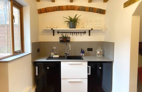 Tutbury Cabaña | Castle View by Peakes Retreats. Romantic, Cosy Cottage in Historical Tutbury