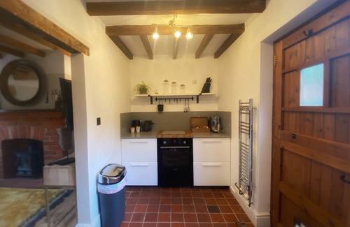 Tutbury Cabaña | Castle View by Peakes Retreats. Romantic, Cosy Cottage in Historical Tutbury