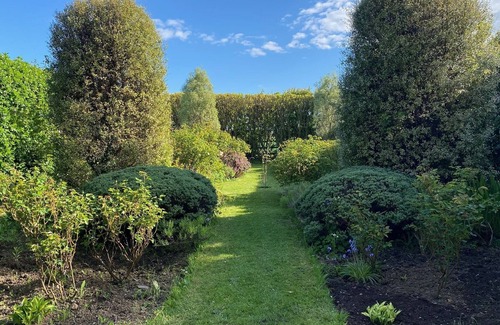 Derbyhaven Otro | Castle View, Church Farmhouse - Idyllic Countryside Getaway