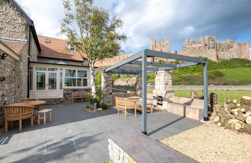 Bamburgh Cabaña | Castle View - sleeps 16 guests in 8 bedrooms