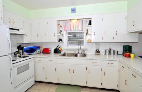 Berkeley Springs Chalet De Esquí | Castle View - Wifi, Pet Friendly, Screen Porch, Game Room, Grill, Family Friendly, Kid Friendly, Fireplace
