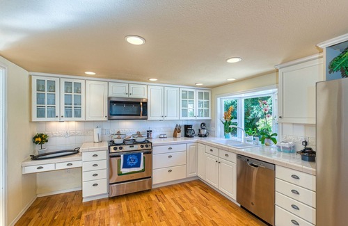 Cougar Mountain Casa | CASTLE VILLA: convenient n comfortable!