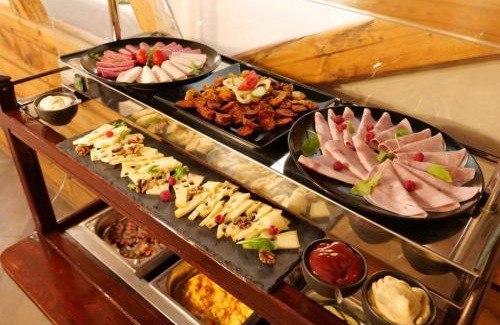 Sostogyogyfurdo Cama Y Desayuno | Castle Wellness Resort & SPA Zoo Tickets to booking Family Suit oct 02-06