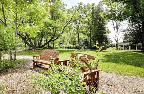 Grimsby Otro | Castle with Great Views: GTA Skyline & Modern Citie & Nature Mountains & Beach