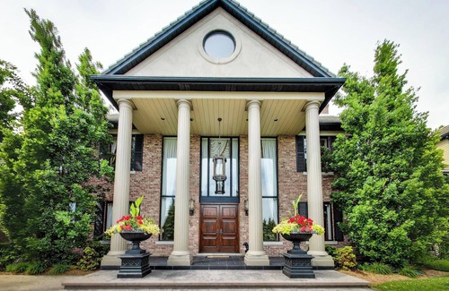 Grimsby Otro | Castle with Great Views: GTA Skyline & Modern Citie & Nature Mountains & Beach