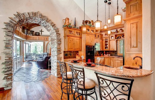 Woodland Park Casa | Encanto del Viejo Mundo al Pico de Foot of Pikes