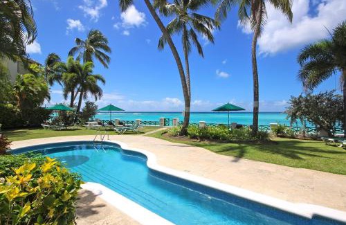 Worthing Apartamento | Casual Beachfront Studio with Pool apts by Bluescape