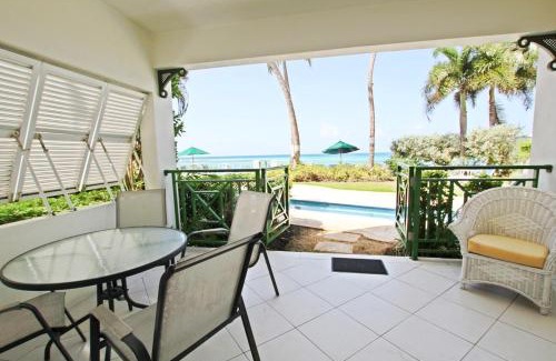 Worthing Apartamento | Casual Beachfront Studio with Pool apts by Bluescape