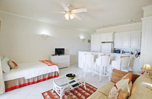 Worthing Apartamento | Casual Beachfront Studio with Pool apts by Bluescape