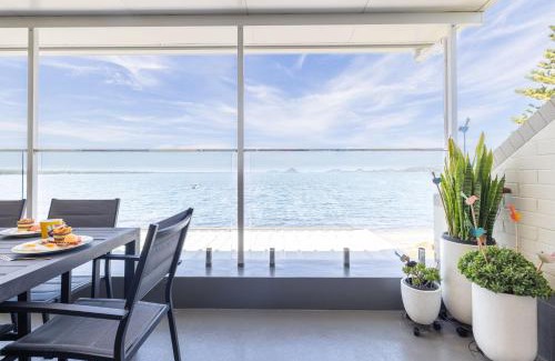 Soldiers Point Apartamento | Casuarina's 6, 33 Soldiers Point Rd - stunning waterfront unit