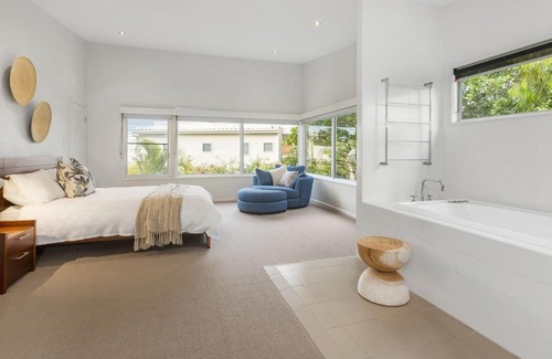 Casuarina Casa | Casuarina Surfbreak Beach House with Pool