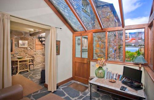 Sennen Cove Casa | Cat's Cradle, Cottage In Beautiful and Peaceful Location, Near Beach