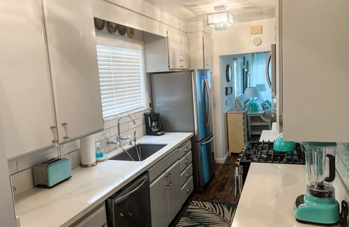 Avalon Casa | Catalina Cottage - CLEAN-NEW BATHROOMS AND KITCHEN