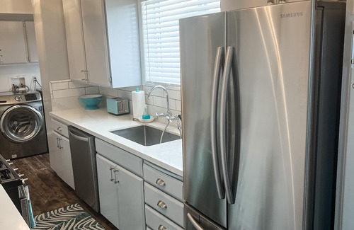 Avalon Casa | Catalina Cottage - CLEAN-NEW BATHROOMS AND KITCHEN
