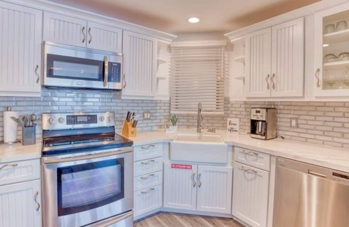 Avalon Apartamento | Catalina Island getaway with 6 seat golf cart A/C