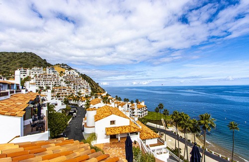 Avalon Apartamento | Catalina Island getaway with 6 seat golf cart A/C