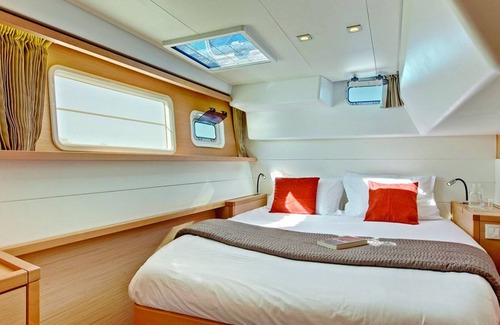 Pineta Alquiler De Eote | Catamarano Mauticat Boat & Breakfast