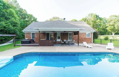 Fortson Casa | Cataula house: pool & games