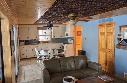 Standish Township Cabina | Catch on the Canal - Waterfront Getaway Near Casino, Dining & Entertainment