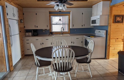 Standish Township Cabina | Catch on the Canal - Waterfront Getaway Near Casino, Dining & Entertainment