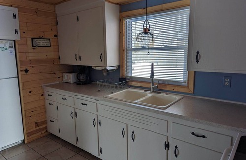 Standish Township Cabina | Catch on the Canal - Waterfront Getaway Near Casino, Dining & Entertainment