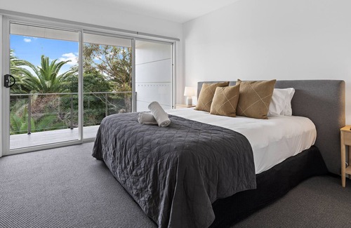 Carrington Casa | Catch the Breeze - Pet Friendly Townhouse