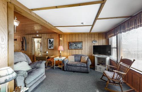 Eagle River Casa | Catfish Cottage A