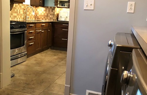Regina Casa | Cathedral Home in Quiet Neighbourhood