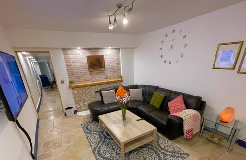Gloucester Cabaña | Cathedral view cottage