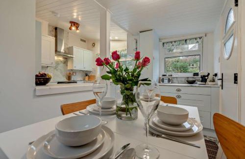 Mawgan Casa | Catkins