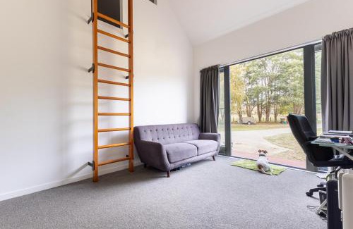 Te Horo Casa | Catley Lodge B&B Farmstay