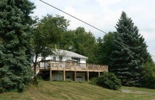 West Kill Casa | Catskill Mountain Retreat --- Excelente ubicación, muy privado, cubierta de Hugh, bañera de hidromasaje