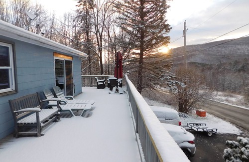 West Kill Casa | Catskill Mountain Retreat --- Excelente ubicación, muy privado, cubierta de Hugh, bañera de hidromasaje