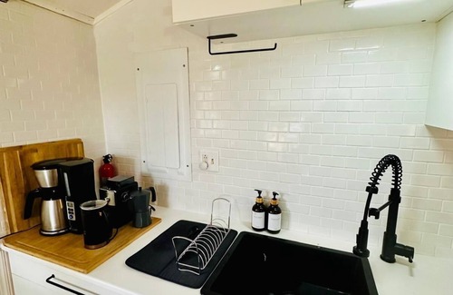 Town of Denning Cabina | Catskill Retreat: Cozy Cabin with Cedar Hot Tub & Pet-Friendly