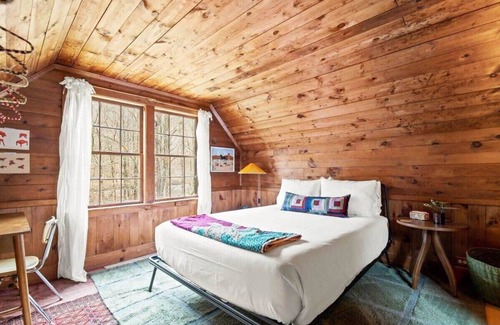 Town of Broome Cabina | Catskills Cabin with Fire Pit | By Summer