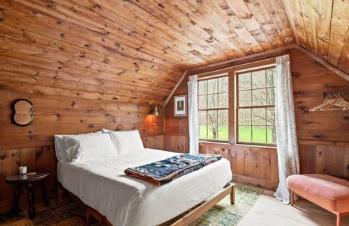 Town of Broome Cabina | Catskills Cabin with Fire Pit | By Summer
