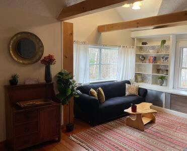 Shandaken Casa | Catskills Cabin with Hot Tub near Skiing