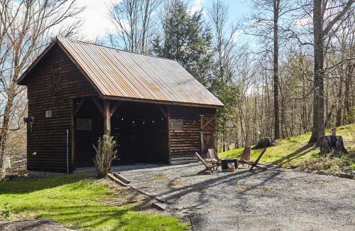 Saugerties Casa | Catskills Retro Retreat- Upstate Home W Hot Tub
