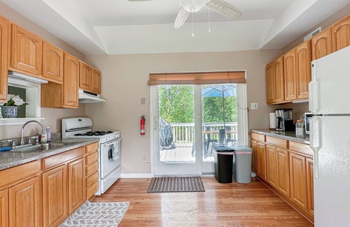 Lake Katrine Casa | Catskills River Retreat: Large Waterfront 4BR Home Sleeps 11 Guests