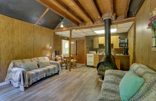 Ellenville Cabina | Catskills Vacation Rental w/ Creek Access!