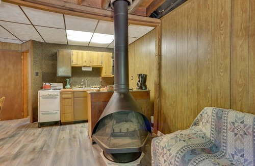 Ellenville Cabina | Catskills Vacation Rental w/ Creek Access!