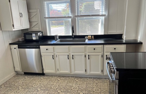 Waynesville Casa | Cattie's Cottage Charming house steps away from beautiful downtown Waynesville