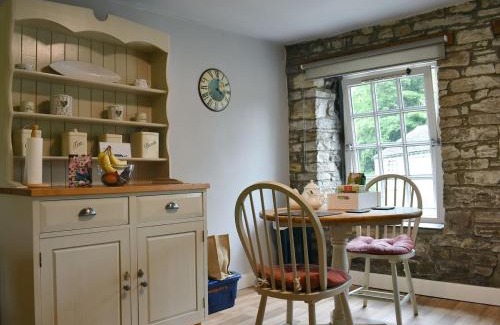 Leyburn Casa | Cauldron Falls