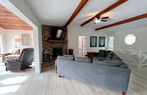 Reed Creek Casa | Cause Beaches Be Salty Lake House
